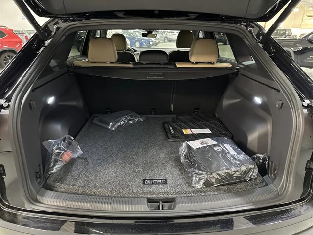 2026 Volkswagen Atlas Cross Sport SE with Technology