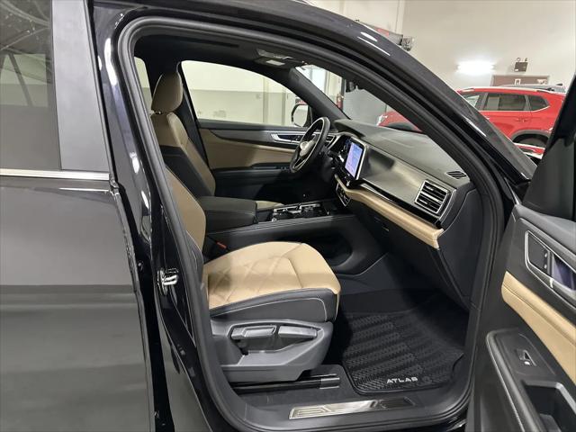 2026 Volkswagen Atlas Cross Sport SE with Technology