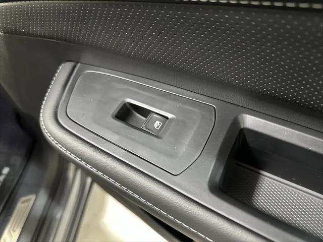 2026 Volkswagen Atlas Cross Sport SE with Technology
