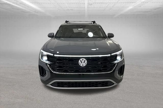 2026 Volkswagen Atlas Cross Sport SE with Technology