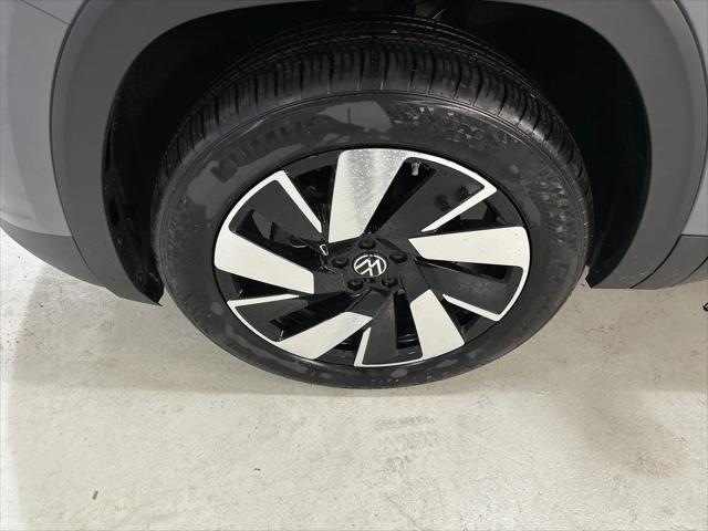 2026 Volkswagen Atlas Cross Sport SE with Technology