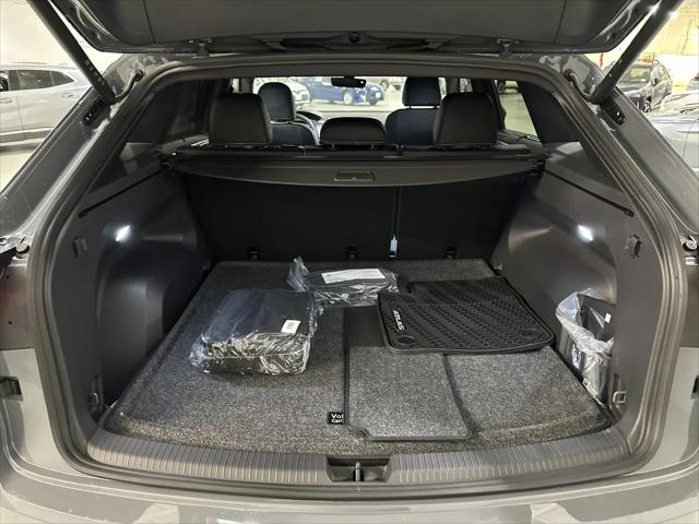 2026 Volkswagen Atlas Cross Sport SE with Technology