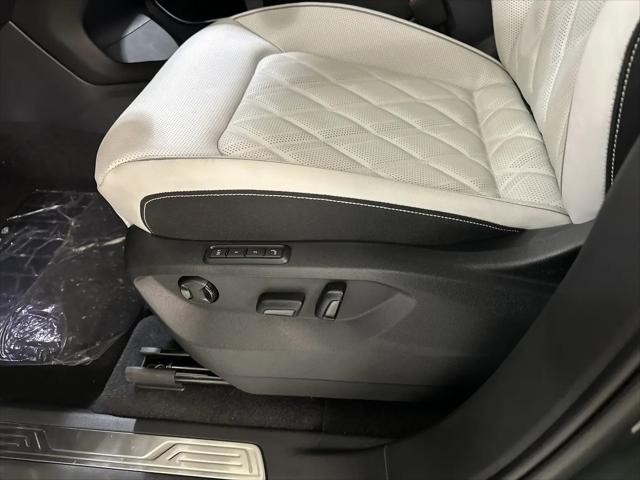 2026 Volkswagen Atlas Cross Sport SEL Premium R-Line