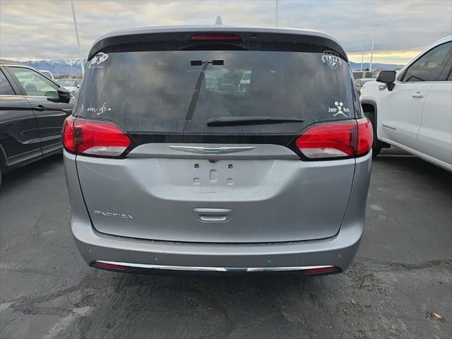2017 Chrysler Pacifica Touring-L