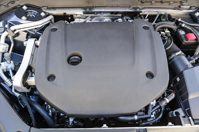 2026 Volvo XC90 Plus, B6 AWD Gas (mild hybrid), Gasoline, Bright, 7 Seats