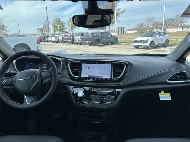 2026 Chrysler Pacifica Select AWD