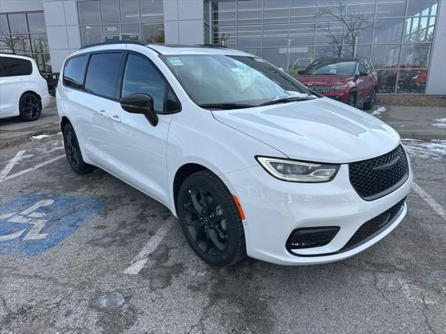 2026 Chrysler Pacifica Select AWD