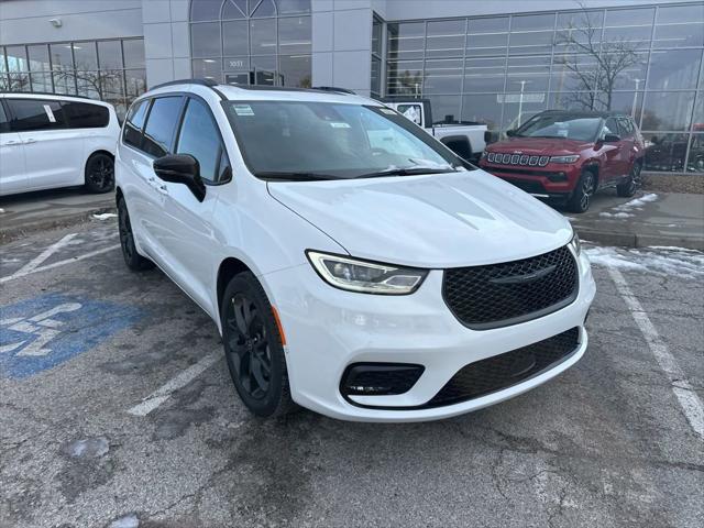 2026 Chrysler Pacifica Select AWD