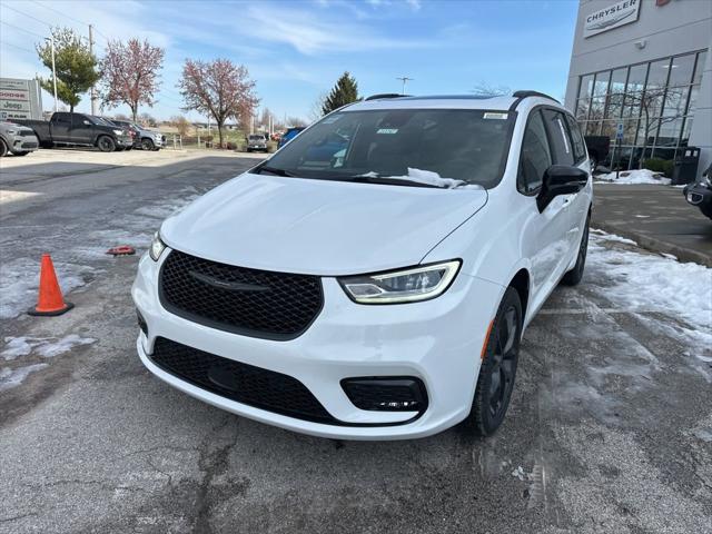 2026 Chrysler Pacifica Select AWD