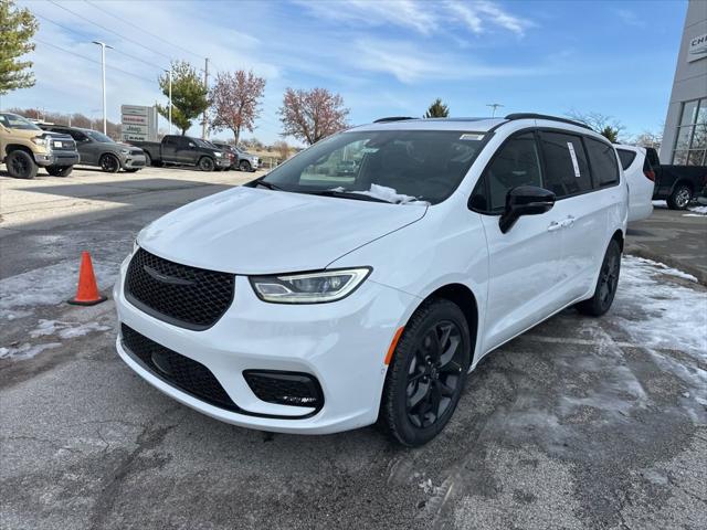 2026 Chrysler Pacifica Select AWD