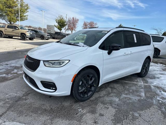 2026 Chrysler Pacifica Select AWD
