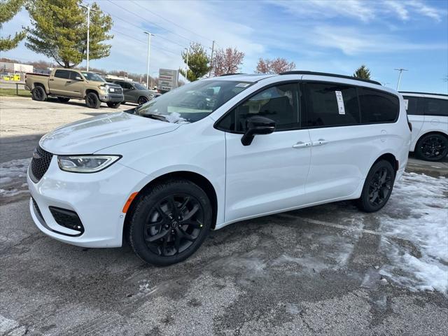 2026 Chrysler Pacifica Select AWD