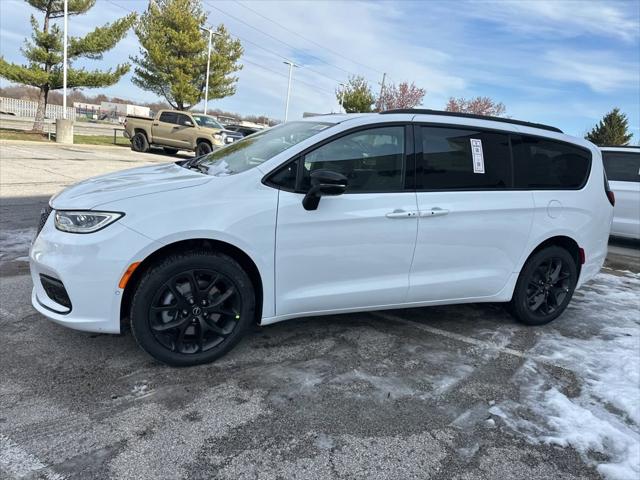 2026 Chrysler Pacifica Select AWD