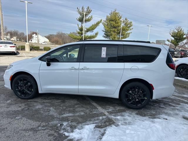 2026 Chrysler Pacifica Select AWD