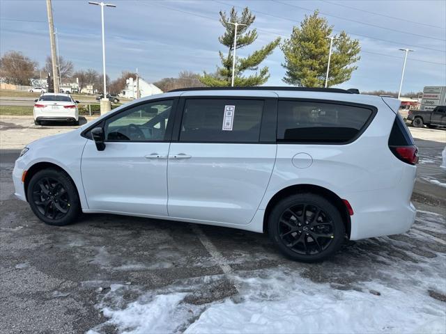 2026 Chrysler Pacifica Select AWD