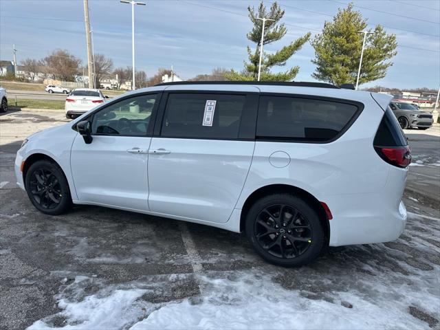2026 Chrysler Pacifica Select AWD