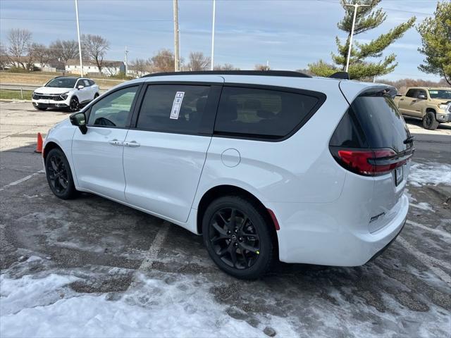 2026 Chrysler Pacifica Select AWD