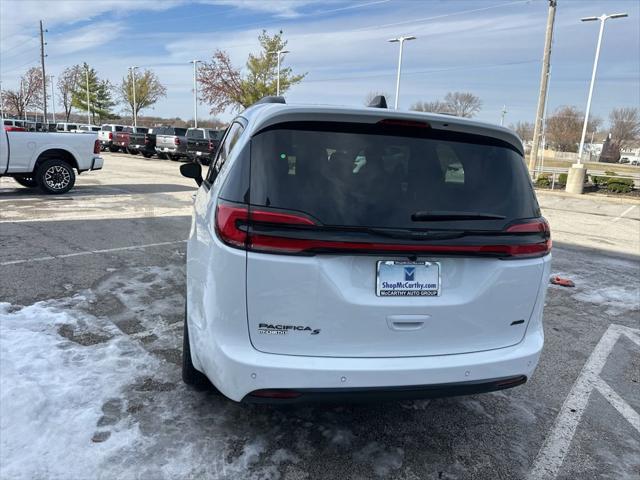 2026 Chrysler Pacifica Select AWD