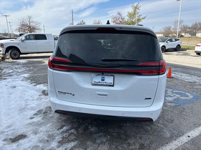 2026 Chrysler Pacifica Select AWD