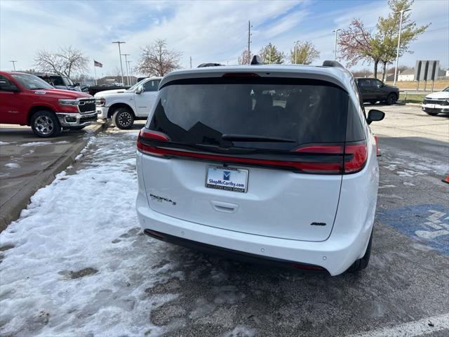 2026 Chrysler Pacifica Select AWD