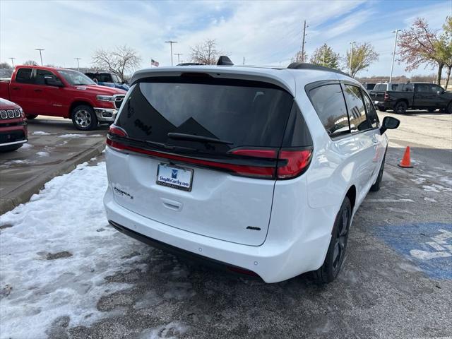 2026 Chrysler Pacifica Select AWD