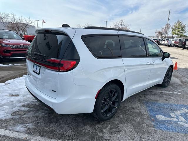 2026 Chrysler Pacifica Select AWD