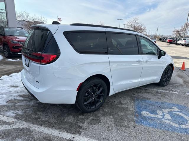 2026 Chrysler Pacifica Select AWD