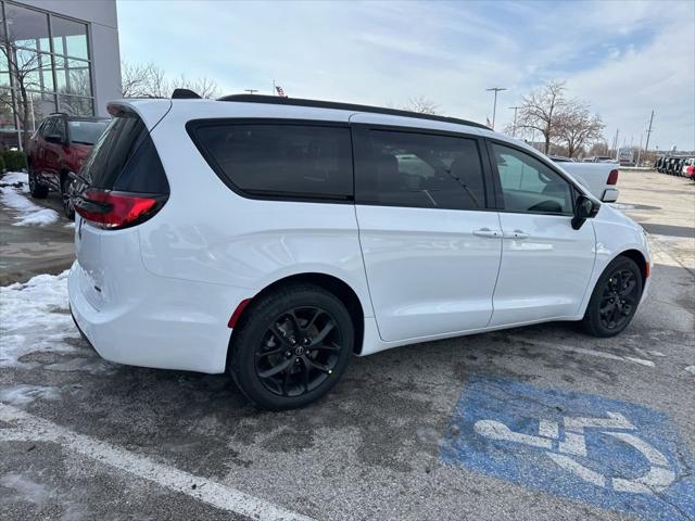 2026 Chrysler Pacifica Select AWD