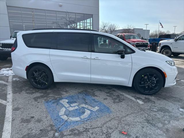 2026 Chrysler Pacifica Select AWD