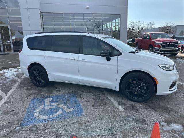 2026 Chrysler Pacifica Select AWD