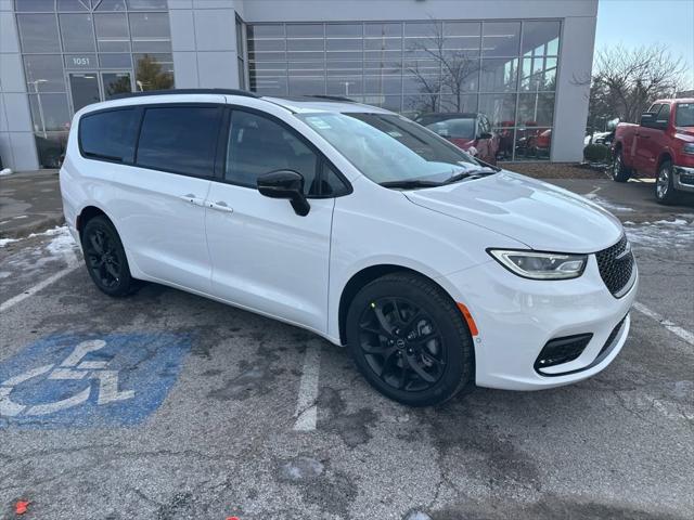 2026 Chrysler Pacifica Select AWD