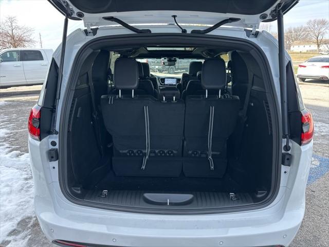 2026 Chrysler Pacifica Select AWD