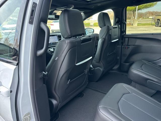 2026 Chrysler Pacifica Select AWD