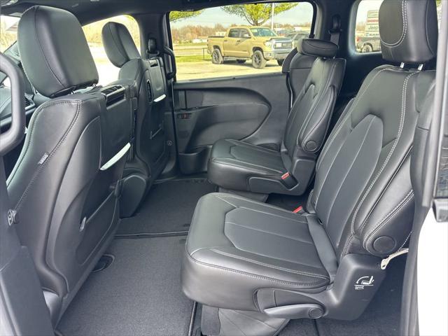 2026 Chrysler Pacifica Select AWD