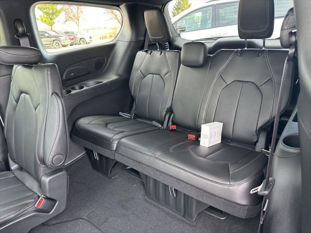 2026 Chrysler Pacifica Select AWD