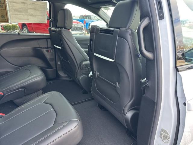 2026 Chrysler Pacifica Select AWD