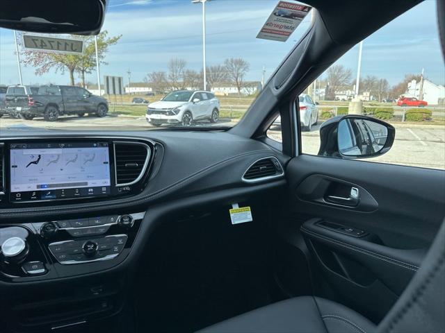 2026 Chrysler Pacifica Select AWD