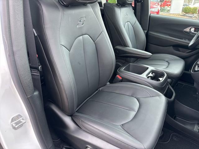 2026 Chrysler Pacifica Select AWD