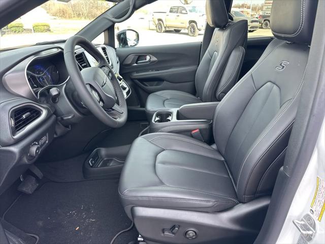 2026 Chrysler Pacifica Select AWD