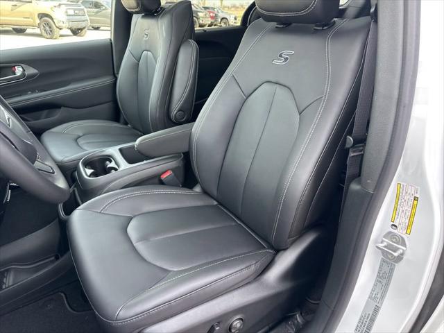 2026 Chrysler Pacifica Select AWD