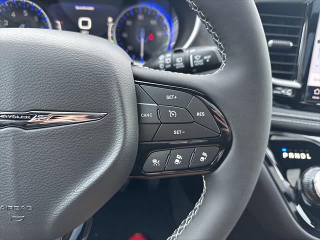 2026 Chrysler Pacifica Select AWD