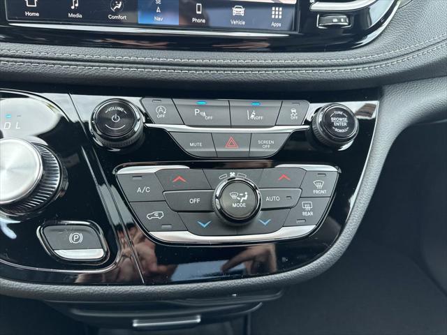2026 Chrysler Pacifica Select AWD