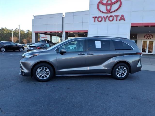 2022 Toyota Sienna LE 2022 Toyota Sienna LE