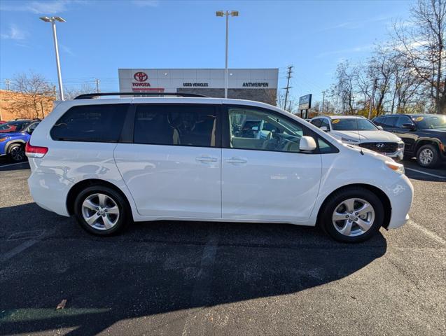 2014 Toyota Sienna LE V6 8 Passenger