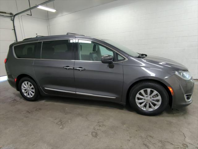 2017 Chrysler Pacifica Touring-L 2017 Chrysler Pacifica Touring-L
