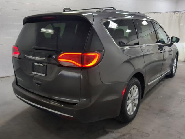 2017 Chrysler Pacifica Touring-L 2017 Chrysler Pacifica Touring-L