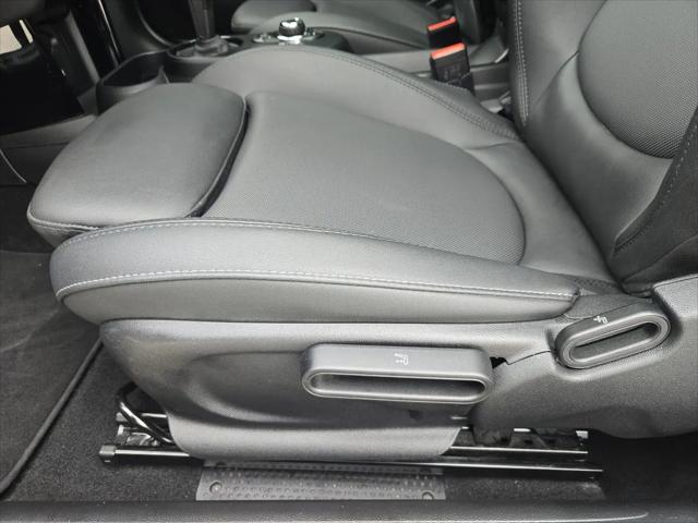 2024 MINI SE Hardtop Cooper