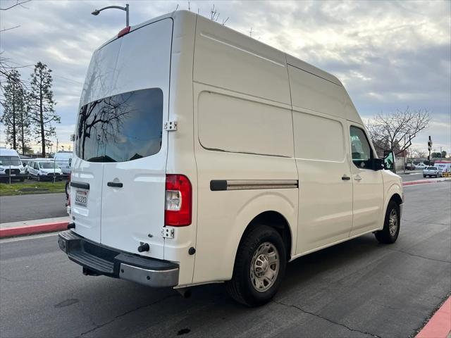 2014 Nissan 2500 SV V8