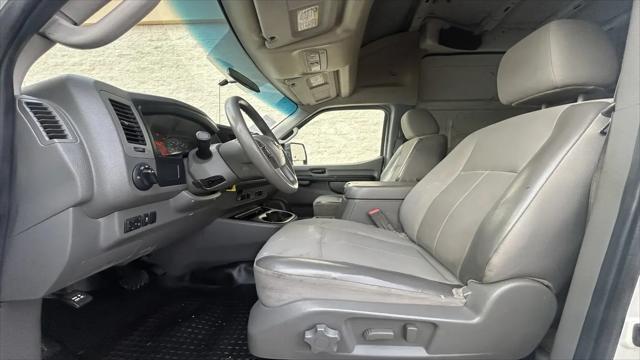 2014 Nissan 2500 SV V8
