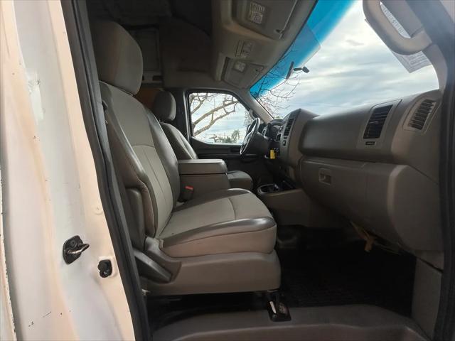 2014 Nissan 2500 SV V8